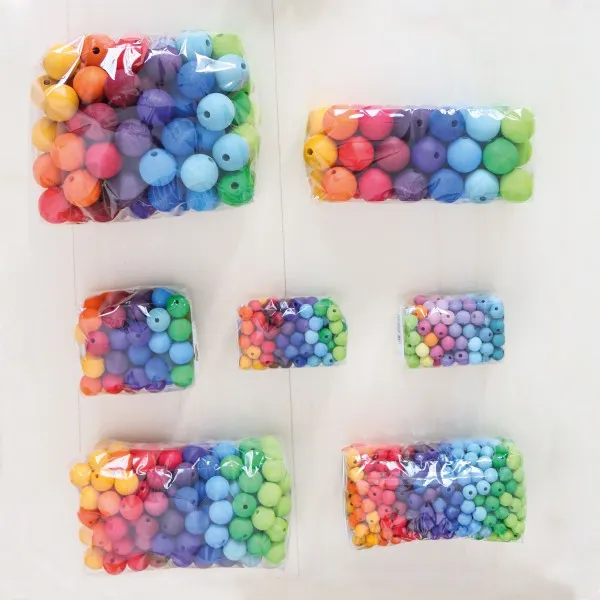 Grimm's set of 60 wooden beads