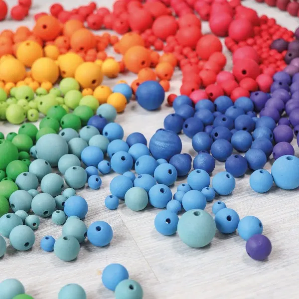 Grimm's set of 60 wooden beads