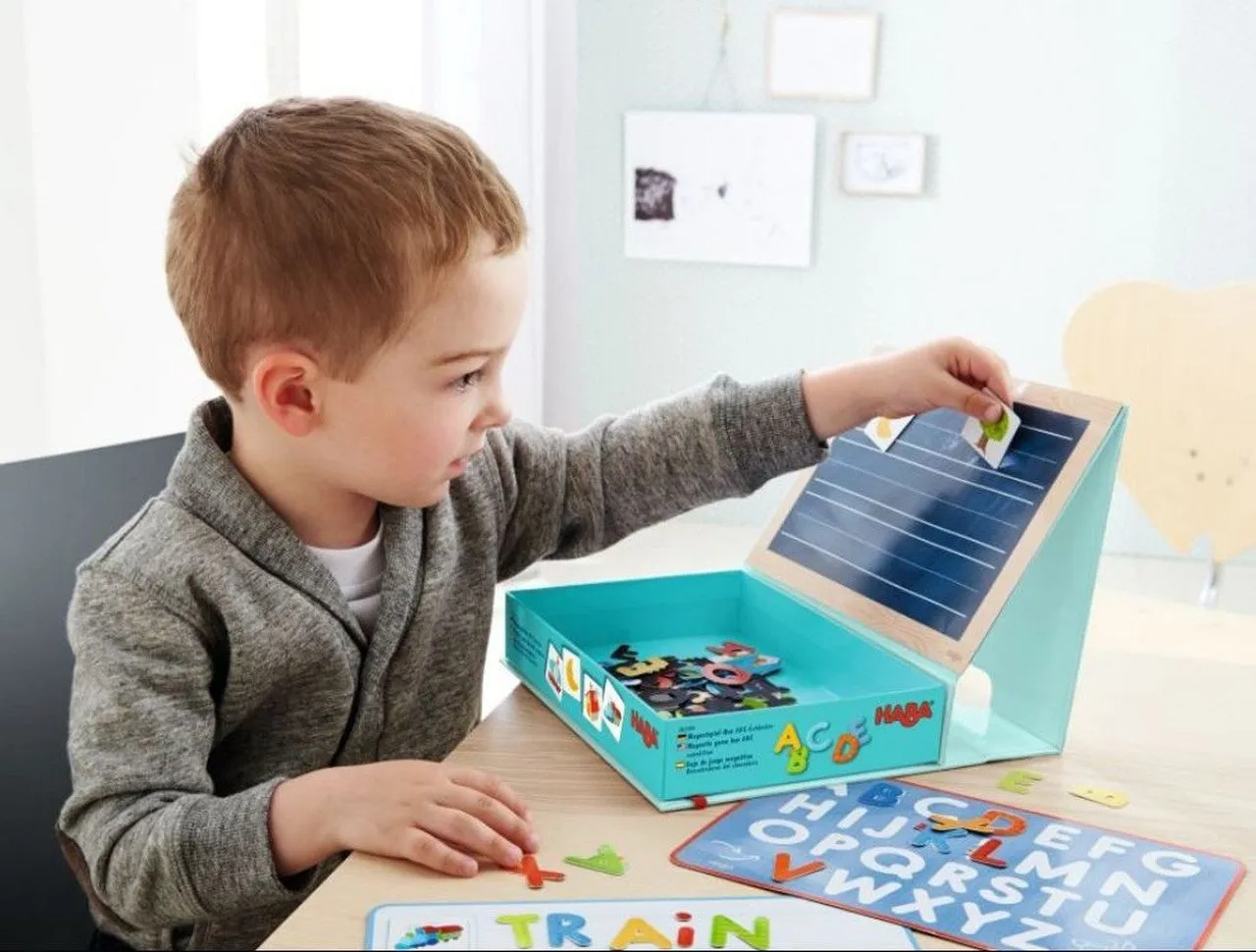 Magnetic Game Box ABC Expedition
